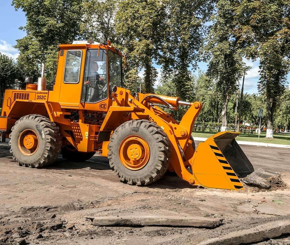 Фронтальный погрузчик Амкодор 352 в аренду в Минске от собственника Фронтальный погрузчик Амкодор 352 в аренду в Минске от собственника