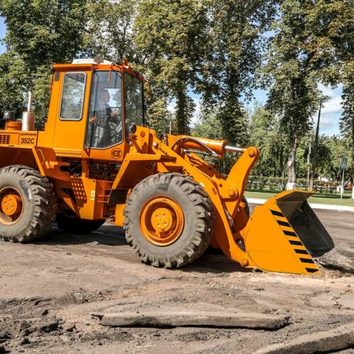 Фронтальный погрузчик Амкодор 352 в аренду в Минске от собственника